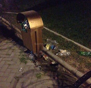 В парке им.Д.Асанова в урнах скопился мусор, - горожанин <i>(фото)</i>