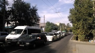На отрезке ул.Московской образовалась пробка между улицей Уметалиева и проспектом Манаса, - читатель (фото)