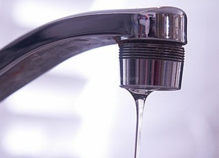 В доме №93 на ул.Исанова в Оше более полугода напор воды очень слабый, - читатель