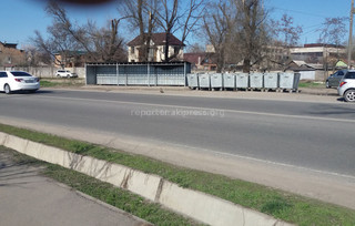 После установки выкатных дорожек на Чапаева-Нахимова контейнеры будут установлены под навес, - мэрия