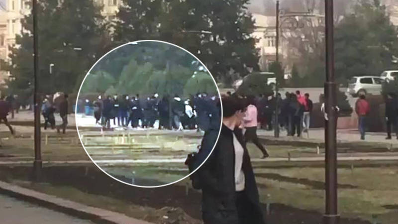 Видео — Массовая драка возле филармонии