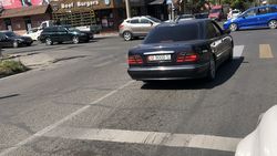 На Горького - Панфилова водитель «Мерседеса» с госномером <b>B 9000 S</b> выехал за стоп-линию (фото) На Горького - Панфилова водитель «Мерседеса» с госномером <b>B 9000 S</b> выехал за стоп-линию (фото)