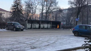 Двое мужчин грелись у мусорных баков на Чокморова-Тыныстанова: Один из них бездомный, второй сообщил о наличии квартиры, - мэрия Бишкека