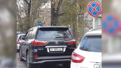 «Лексус LX 570» припарковали в запрещенной зоне. По Carcheck машина находится под залогом со штрафом в 16 тыс. сомов
