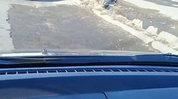 Яма, заделанная брусчаткой на Дэн Сяопина будет заасфальтирована весной, - мэрия