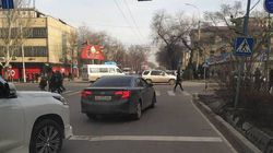 На улице Киевской водитель «Тойоты» выехал за стоп-линию.Фото