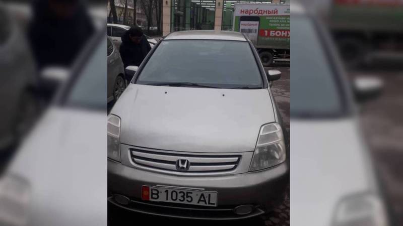 В микрорайоне Тунгуч ночью со двора угнали два автомобиля. Фото