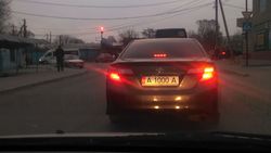 На «Тойоту» установлены подложные номера. Фото