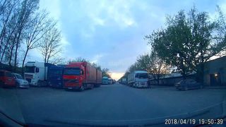 Колонна грузовиков перекрыла ул.Мурманскую в Бишкеке <i>(видео)</i>