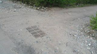 На улице Токтоналиева в Бишкеке нет ни арыков, ни тротуаров, ни деревьев, - читатель