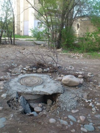В 7 микрорайоне не восстановили тротуар после проведения канализации <b>(фото)</b>