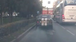 «Мерседес», находящийся в залоге или аресте, выхлопными газами загрязняет воздух, - очевидец