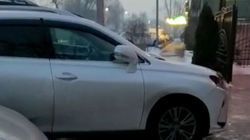 Lexus RX 350 припаркован на тротуаре на ул.Баялинова. Фото Lexus RX 350 припаркован на тротуаре на ул.Баялинова. Фото