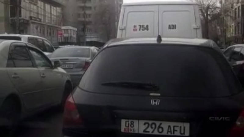 «Берите пример с президента Молдовы». Горожанин жалуется на пробку из-за репетиции инаугурации