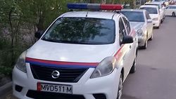 Машина МВД припаркована под знаком «Стоянка запрещена». Фото горожанина
