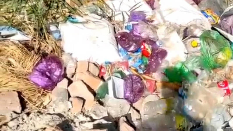 Огромная свалка мусора на объездной в Токмоке. Видео