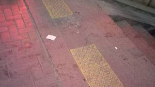 Тактильная плитка подземки на Манаса-Чуй будет наклеена при наступлении благоприятной погоды, - мэрия