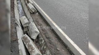 По проспекту Манас заново установят бордюры