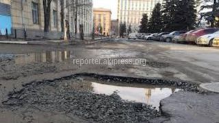 Мэрия Бишкека ответила, почему на улице Кривоносова нет уличного освещения и плохая дорога