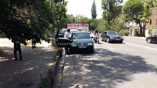 Читатель прислал: «Меня остановили за нарушение, я признал вину и потребовал карту дислокации. Сотрудники показали мне распечатанную бумажку с печатью только не подлинную, а распечатанную с цветного принтера, там явное различие. Можно ли так работать? Это ведь серьезный документ.»