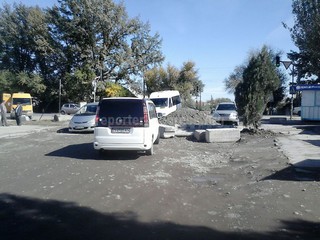 Когда будет завершен ремонт дороги по улице Боталиева в новостройке Колмо? - жители <b><i>(фото)</i></b> Когда будет завершен ремонт дороги по улице Боталиева в новостройке Колмо? - жители <b><i>(фото)</i></b>