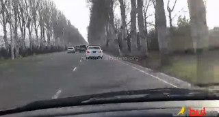 В верхней части проспекта Мира свадебный кортеж перегородил автодорогу, - читатель <b><i>(видео)</i></b>