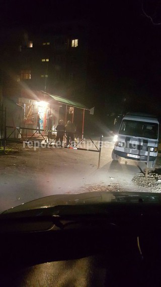 УМС мэрии Бишкека направило письмо в Октябрьский райакимиат о демонтаже шлагбаума в одном из дворов 4 мкр