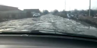 Читатель жалуется на участок улицы Профсоюзная, где требуется ремонт (видео)