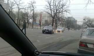 Автолюбитель просит установить светофор на перекрестке Абдрахманова-Жумабека (фото)