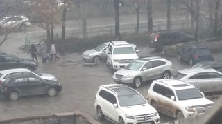 Возле магазина «Дом Торговли» на пересечении улиц Московская-Абдрахманова неизвестные самовольно огородили участок для парковки авто (фото)