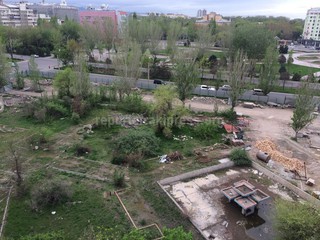 Компания-застройщик огородил муниципальный парк по улице Ибраимова <i>(фото)</i>