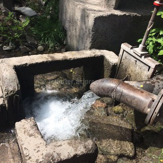 В парке им.Ю.Фучика из городского водопровода постоянно течет вода, - читатель (фото)