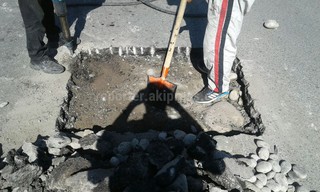На участке ул.Ахунбаева уже ведутся работы по ремонту асфальта, - мэрия <i>(фото)</i>