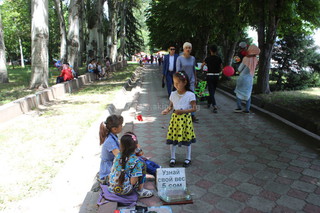 Фото — Детский труд 1 июня в парке им.Панфилова