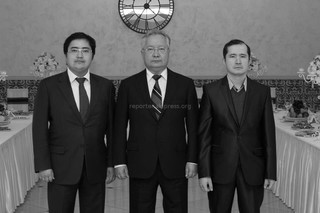 Фото — Жаныш Бакиев с сыновьями в Минске
