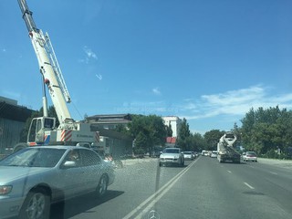 Спецтехника перекрыла часть тротуара улицы Фрунзе, - читатель (фото)