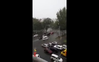 На перекрестке Фрунзе-Абдрахманова образовались «озеро» и пробка, - читатель <i>(видео)</i>