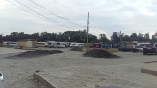 В 12 мкр Бишкека третью неделю лежат кучки щебня, - читатель (фото) В 12 мкр Бишкека третью неделю лежат кучки щебня, - читатель (фото)