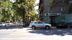 На Токтогула-Турусбекова водитель «Лексуса» припарковался на пешеходном переходе На Токтогула-Турусбекова водитель «Лексуса» припарковался на пешеходном переходе