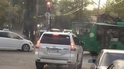 Водитель «Тойоты» с госномером <b>7117 ВС</b> ездит по городу, нарушая ПДД <i>(видео)</i>