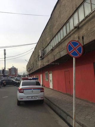 парковка под запрещающим знаком