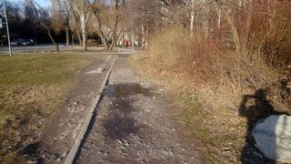 Житель 6 мкр просит заасфальтировать тротуар на Куттубаева-Айтиева (фото)