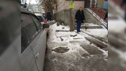 Люк в 3 мкр был закрыт, - мэрия