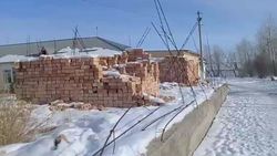 В селе Кара-Булун уже несколько лет не могут закончить строительство школьной столовой, - житель