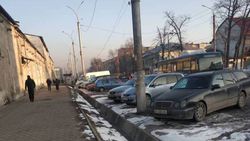 Деньги за парковку на Токтогула-Бейшеналиева взимаются законно, - мэрия