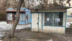 Вопрос законности установки павильонов в 7 мкр направлен на рассмотрение комиссии