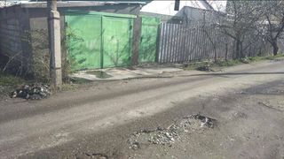 Часть ул.Сухомлинова осталась в мусоре, - бишкекчанин