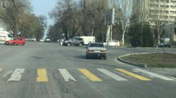 На Ибраимова-Жумабека водитель «Мерседеса» проехал на красный свет. Фото