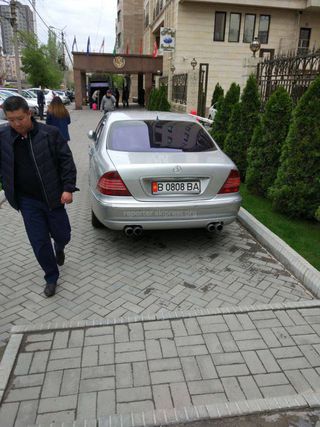 Парковка на тротуаре