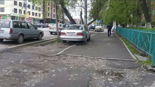 Парковка на газоне